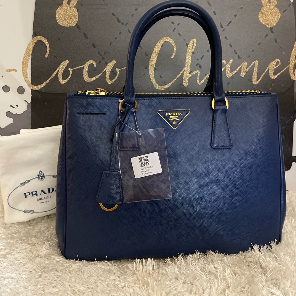 ❌SOLD❌PRADA - Picture 2 of 16